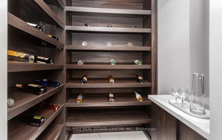 Photo 35 at 9 Rolling Acres Drive, Northwest Brampton, Brampton