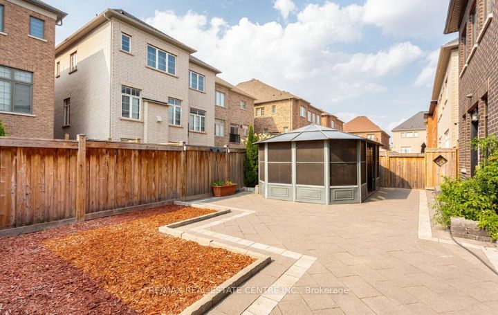 Photo 36 at 9 Rolling Acres Drive, Northwest Brampton, Brampton