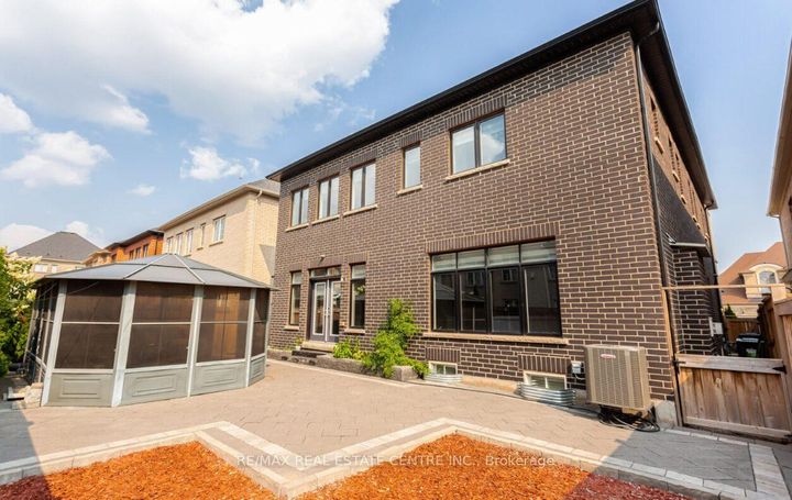 Photo 37 at 9 Rolling Acres Drive, Northwest Brampton, Brampton