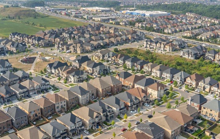 Photo 44 at 9 Rolling Acres Drive, Northwest Brampton, Brampton