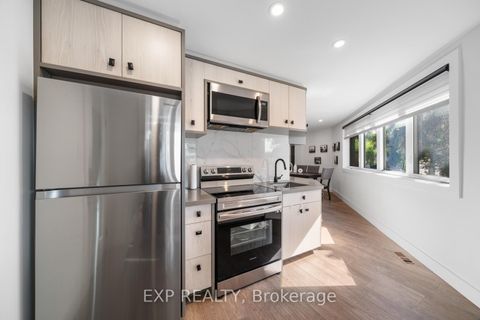 Photo 2 at 5 Brendwin Road, Smythe, Toronto