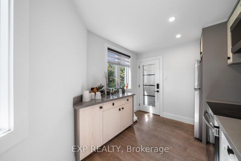 Photo 3 at 5 Brendwin Road, Smythe, Toronto