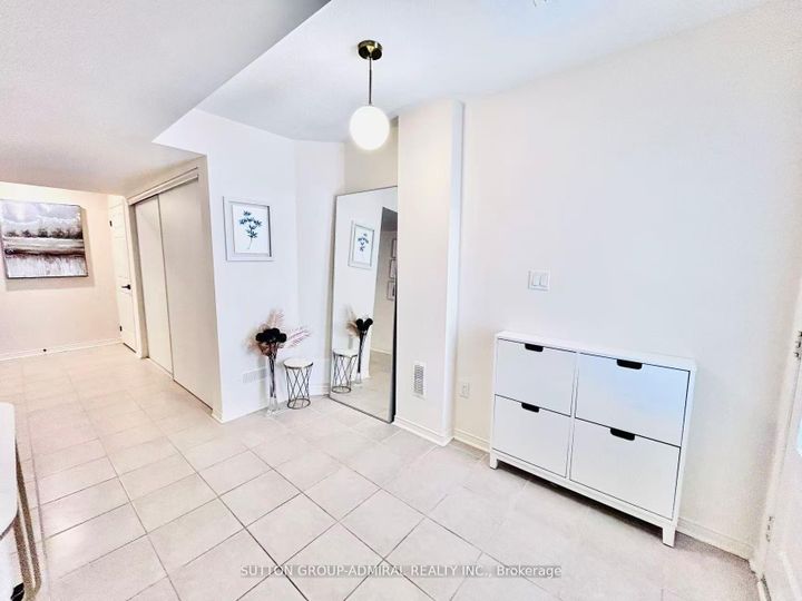 Photo 4 at 14 McGrath Avenue, Rural Richmond Hill, Richmond Hill