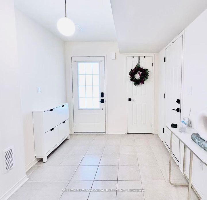 Photo 5 at 14 McGrath Avenue, Rural Richmond Hill, Richmond Hill