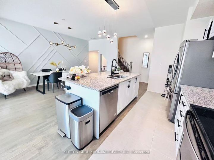 Photo 7 at 14 McGrath Avenue, Rural Richmond Hill, Richmond Hill