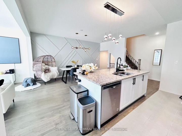 Photo 8 at 14 McGrath Avenue, Rural Richmond Hill, Richmond Hill