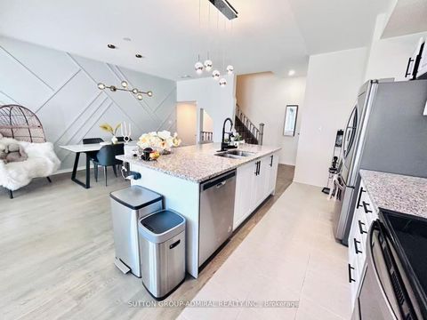 Photo 7 at 14 McGrath Avenue, Rural Richmond Hill, Richmond Hill