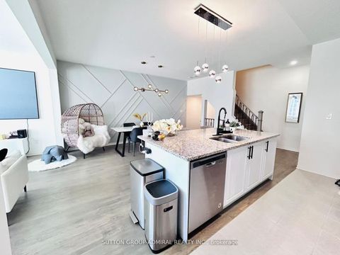 Photo 8 at 14 McGrath Avenue, Rural Richmond Hill, Richmond Hill