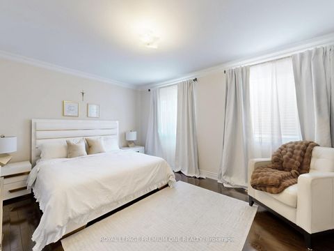 Photo 19 at 74 Foresta Drive, Vellore Village, Vaughan