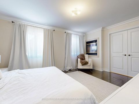 Photo 20 at 74 Foresta Drive, Vellore Village, Vaughan