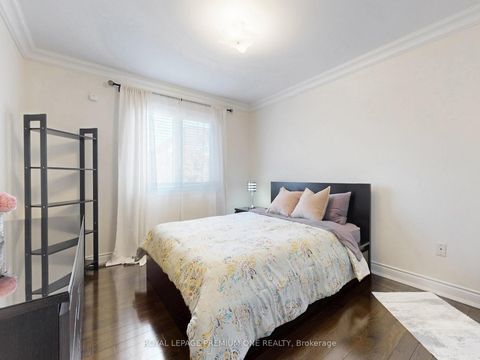 Photo 28 at 74 Foresta Drive, Vellore Village, Vaughan