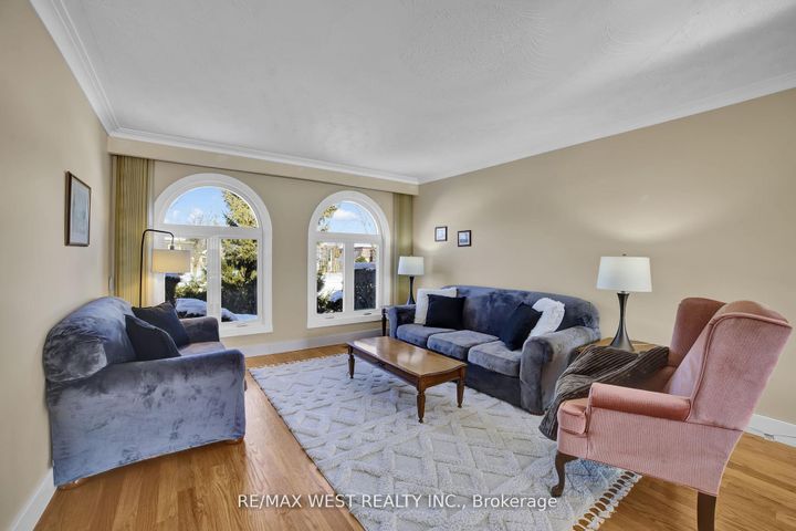 Photo 2 at 306 Pinegrove Road, WO West, Oakville