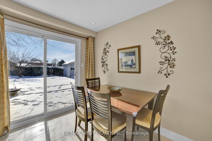 Photo 5 at 306 Pinegrove Road, WO West, Oakville