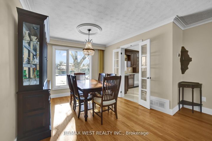 Photo 6 at 306 Pinegrove Road, WO West, Oakville