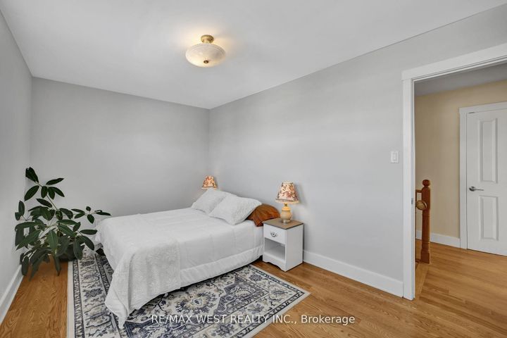 Photo 13 at 306 Pinegrove Road, WO West, Oakville