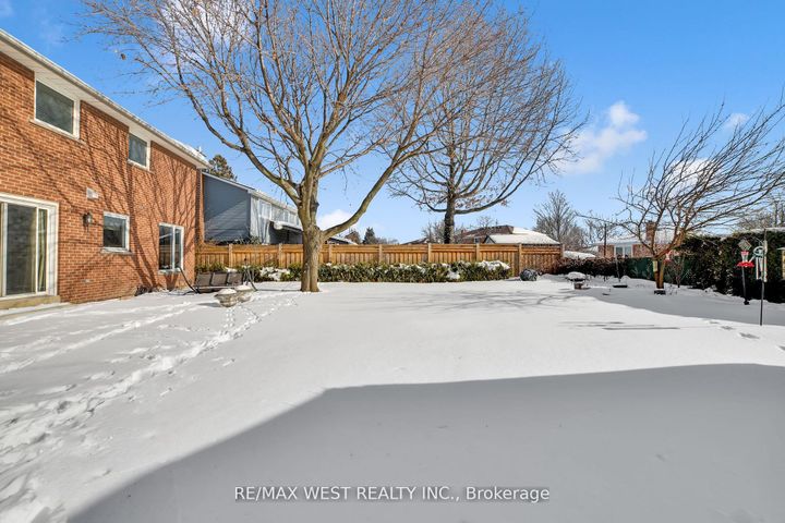 Photo 16 at 306 Pinegrove Road, WO West, Oakville