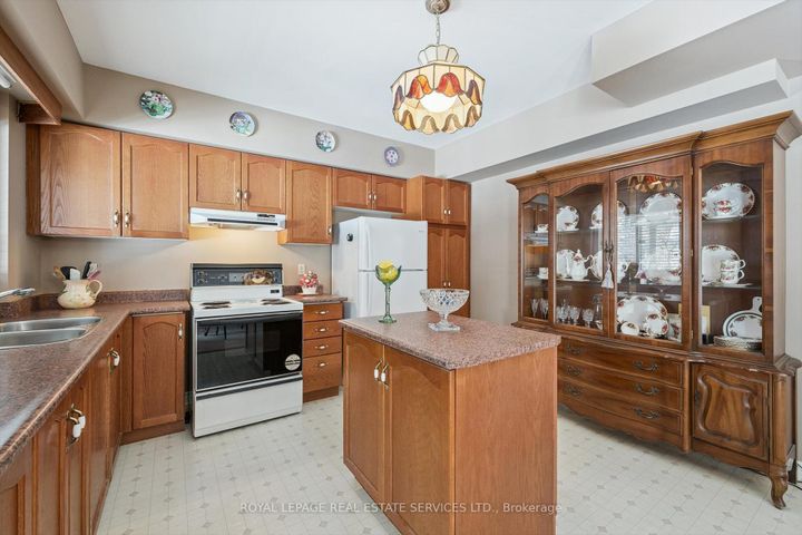 Photo 41 at 2020 Peak Place, RO River Oaks, Oakville