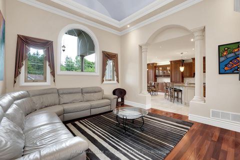 Photo 12 at 2 Kingswood Drive, King City, King