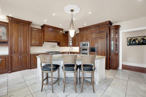 Photo 18 at 2 Kingswood Drive, King City, King