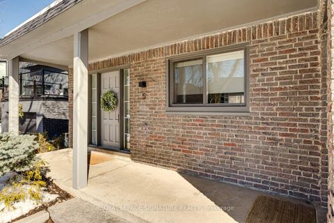 Photo 2 at 5 Georgian Court, Mount Pleasant East, Toronto