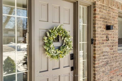 Photo 3 at 5 Georgian Court, Mount Pleasant East, Toronto