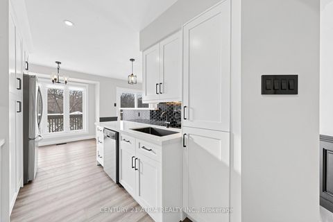 Photo 8 at 35 Anderson Place, Aurora Highlands, Aurora