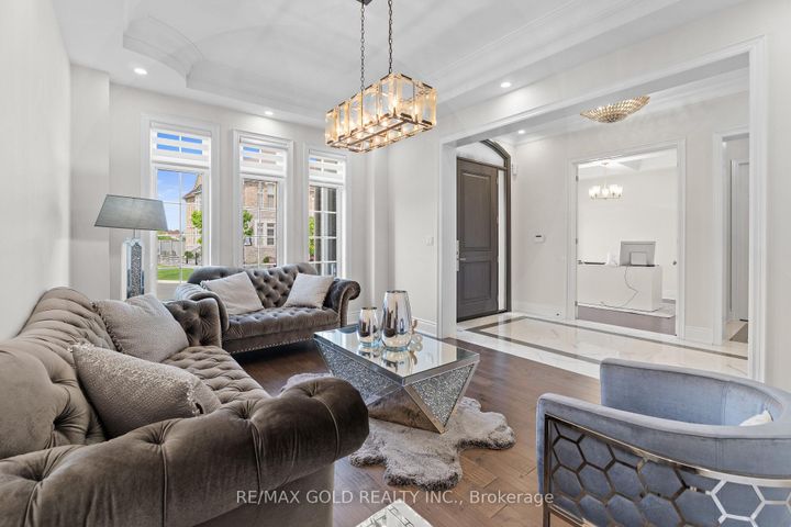 Photo 4 at 40 Autumn Olive Way, Toronto Gore Rural Estate, Brampton