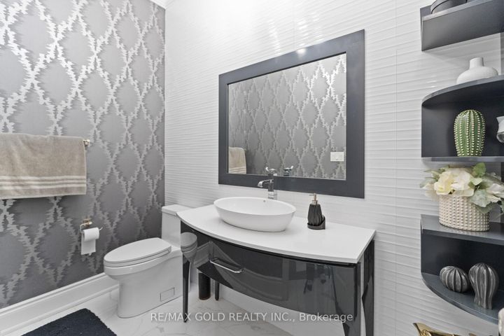 Photo 6 at 40 Autumn Olive Way, Toronto Gore Rural Estate, Brampton