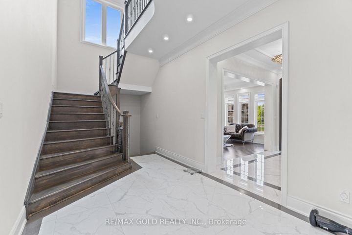 Photo 8 at 40 Autumn Olive Way, Toronto Gore Rural Estate, Brampton