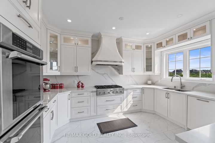 Photo 17 at 40 Autumn Olive Way, Toronto Gore Rural Estate, Brampton