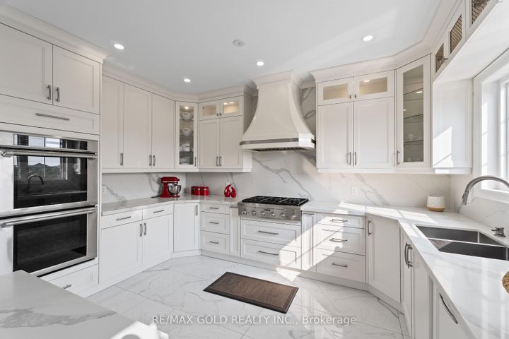 Photo 19 at 40 Autumn Olive Way, Toronto Gore Rural Estate, Brampton