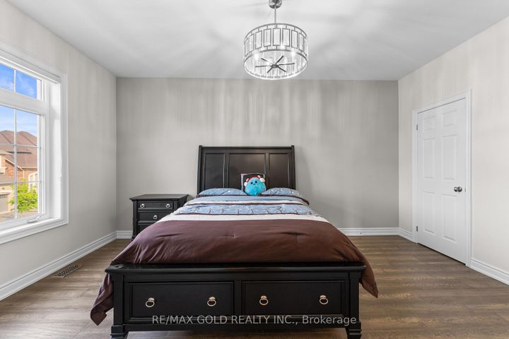 Photo 31 at 40 Autumn Olive Way, Toronto Gore Rural Estate, Brampton