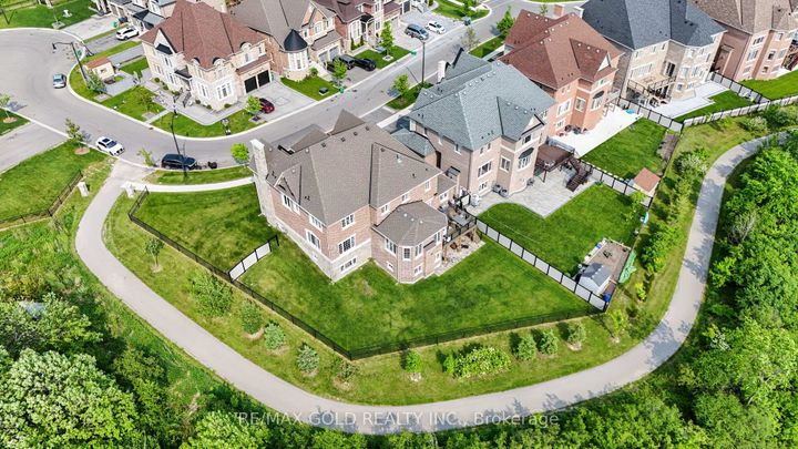 Photo 33 at 40 Autumn Olive Way, Toronto Gore Rural Estate, Brampton