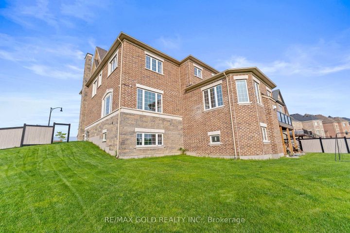 Photo 35 at 40 Autumn Olive Way, Toronto Gore Rural Estate, Brampton