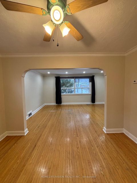 Photo 4 at 34 Inniswood Drive, Maryvale, Toronto