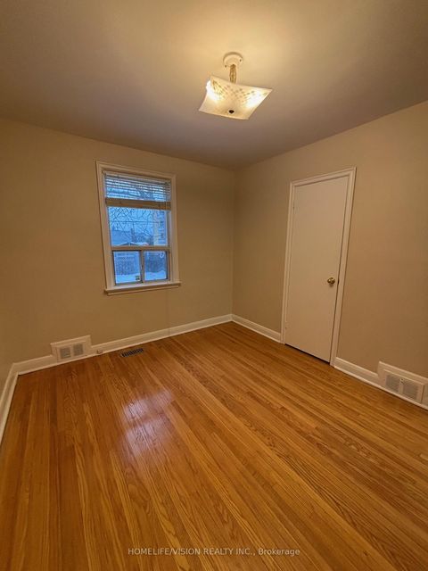 Photo 9 at 34 Inniswood Drive, Maryvale, Toronto