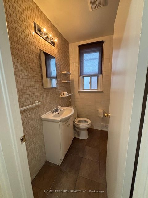 Photo 10 at 34 Inniswood Drive, Maryvale, Toronto