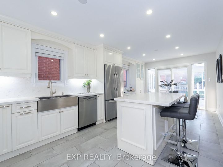 Photo 12 at 84 Lagani Avenue, Doncrest, Richmond Hill