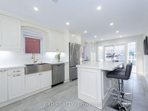 Photo 12 at 84 Lagani Avenue, Doncrest, Richmond Hill