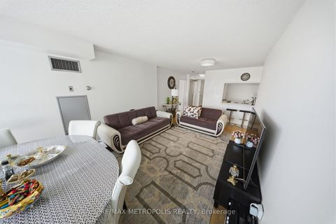 Photo 11 at 1501 - 11 Townsgate Drive, Yorkhill, Vaughan