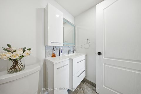 Photo 22 at 1501 - 11 Townsgate Drive, Yorkhill, Vaughan