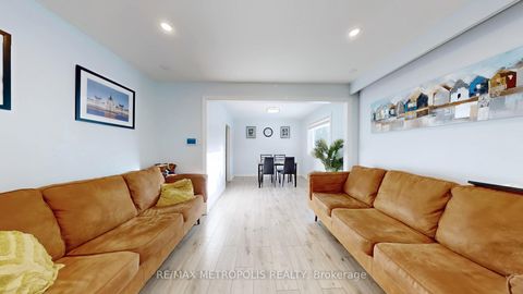 Photo 3 at 10 Arlene Crescent, Bendale, Toronto