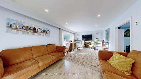 Photo 4 at 10 Arlene Crescent, Bendale, Toronto