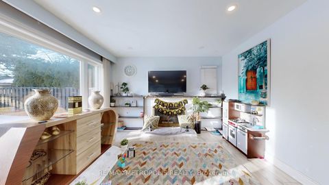 Photo 5 at 10 Arlene Crescent, Bendale, Toronto