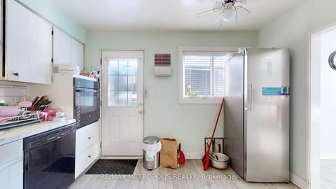 Photo 12 at 10 Arlene Crescent, Bendale, Toronto