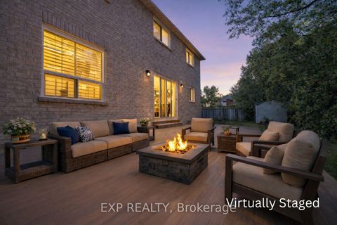 Photo 2 at 25 Pearl Gate Court, Doncrest, Richmond Hill