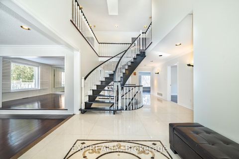 Photo 7 at 25 Pearl Gate Court, Doncrest, Richmond Hill