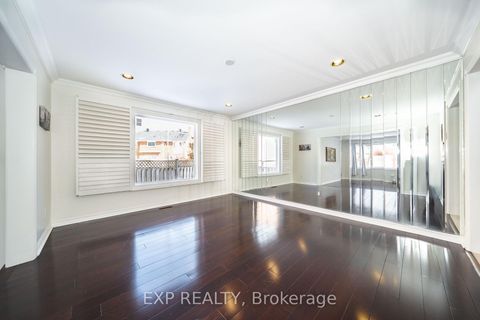 Photo 12 at 25 Pearl Gate Court, Doncrest, Richmond Hill