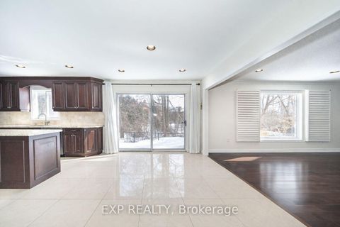 Photo 14 at 25 Pearl Gate Court, Doncrest, Richmond Hill