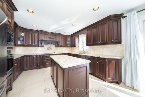 Photo 16 at 25 Pearl Gate Court, Doncrest, Richmond Hill